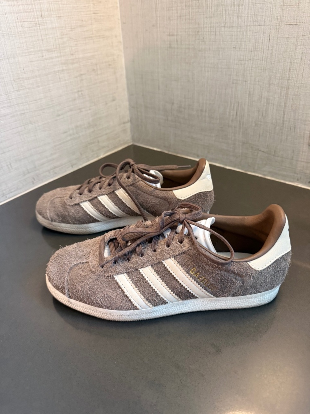 Adidas Gazelle Sneakers - 6.5 - Earth/Wonder/Off White